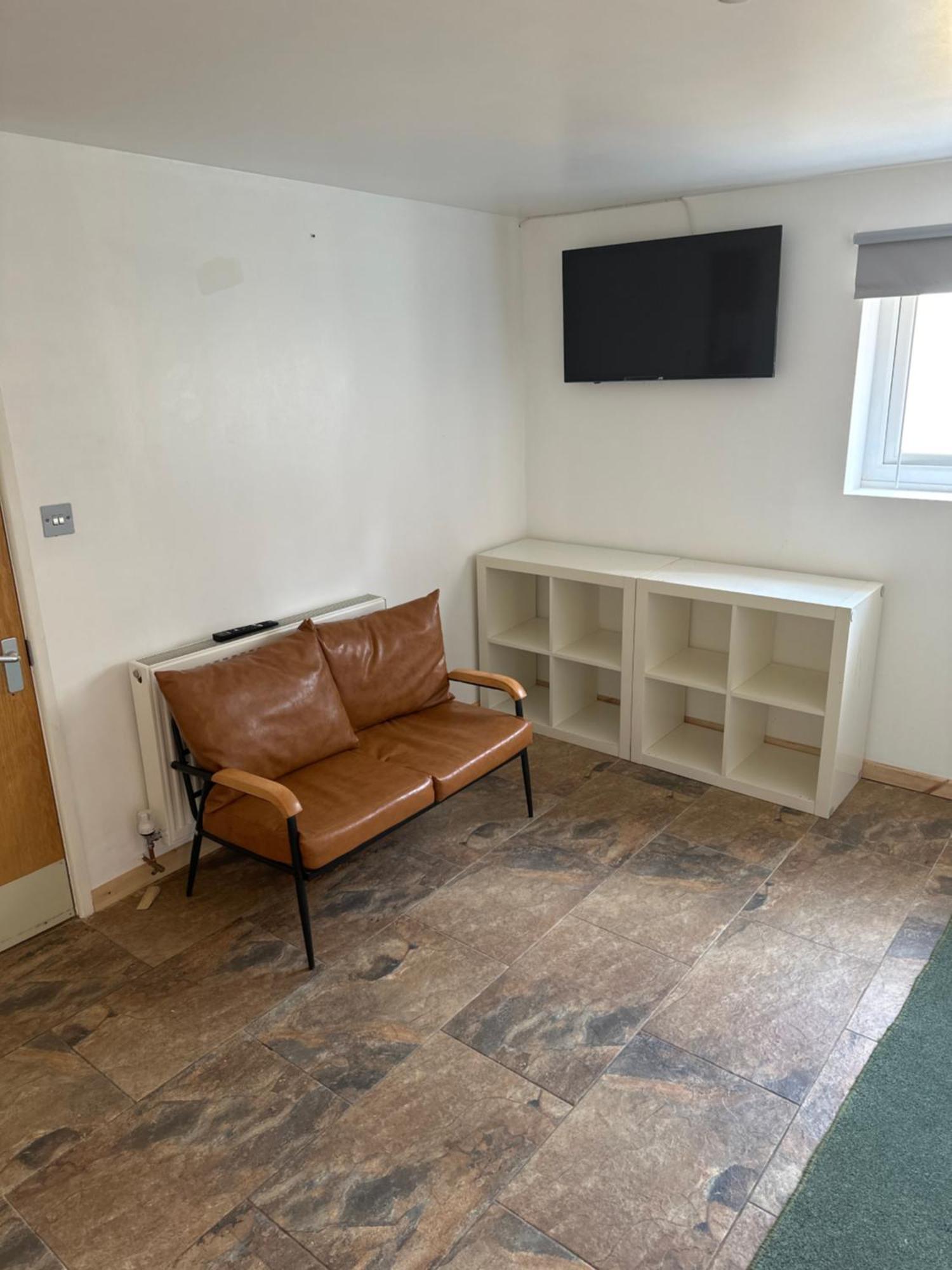 Отель Barrs Court Beds Warmley Экстерьер фото